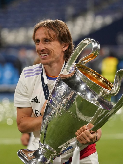 足球国足专机启程，目标三连胜