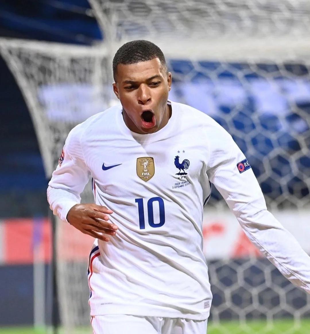 凯里·詹娜养女晒奢华生活，其母21岁跻身十亿富豪榜